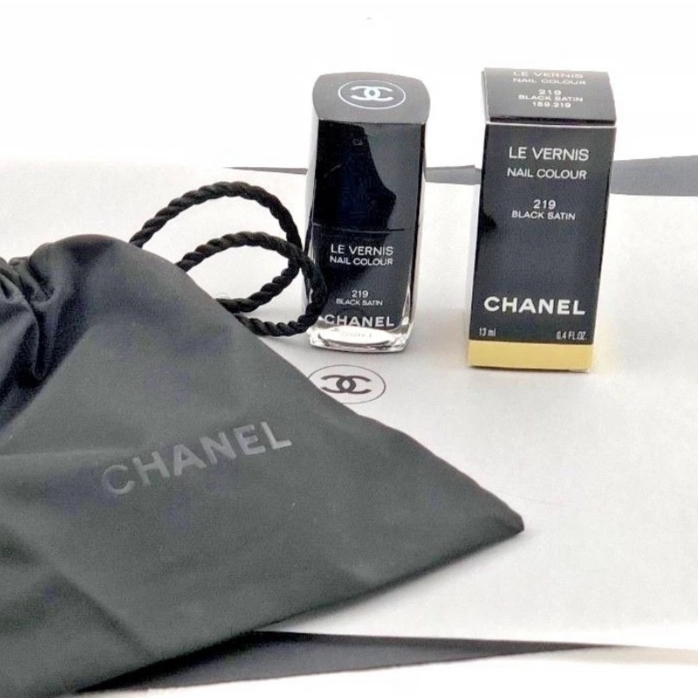 New Rare Original Formula of Chanel Le Vernis in Black Satin 219 + Chanel bag